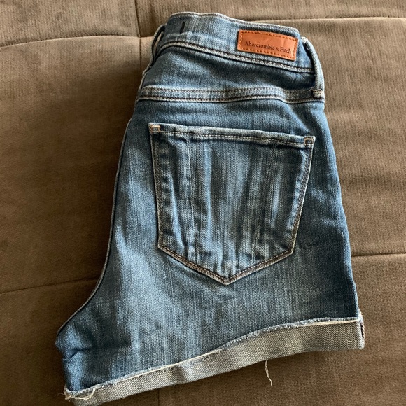 A&F Lightly Distressed Denim Jean Shorts - Picture 4 of 4